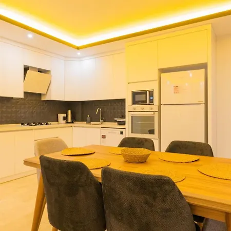 2 Bedroom 1986 Vila *