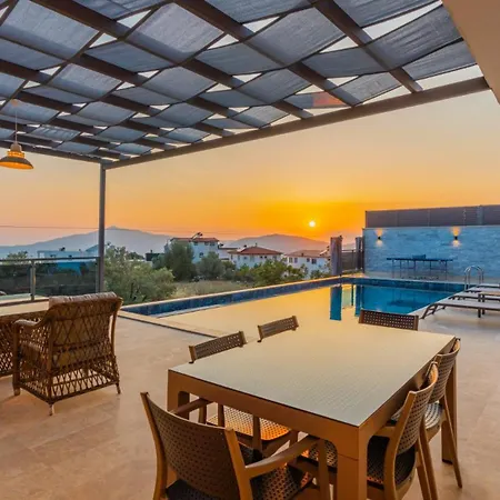 2 Bedroom 1986 Vila Kalkan